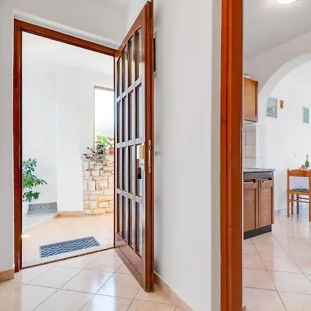 Secluded Apartment In Pore With Garden Porec Exterior photo