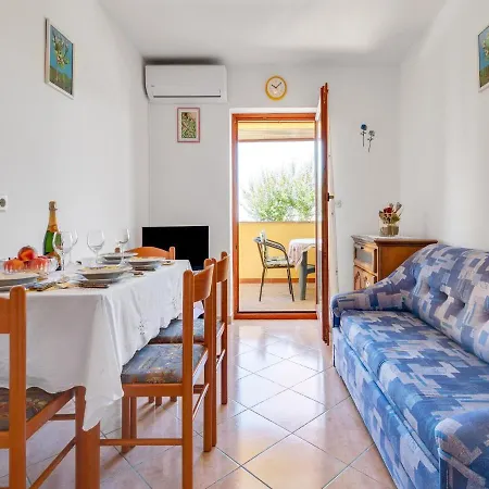 Secluded Apartment In Pore With Garden Porec Exterior photo