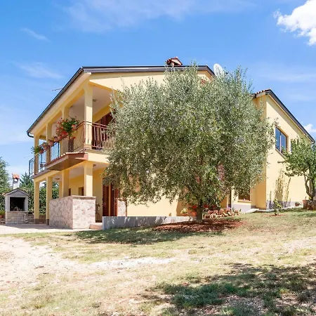 Secluded Apartment In Pore With Garden Porec Exterior photo