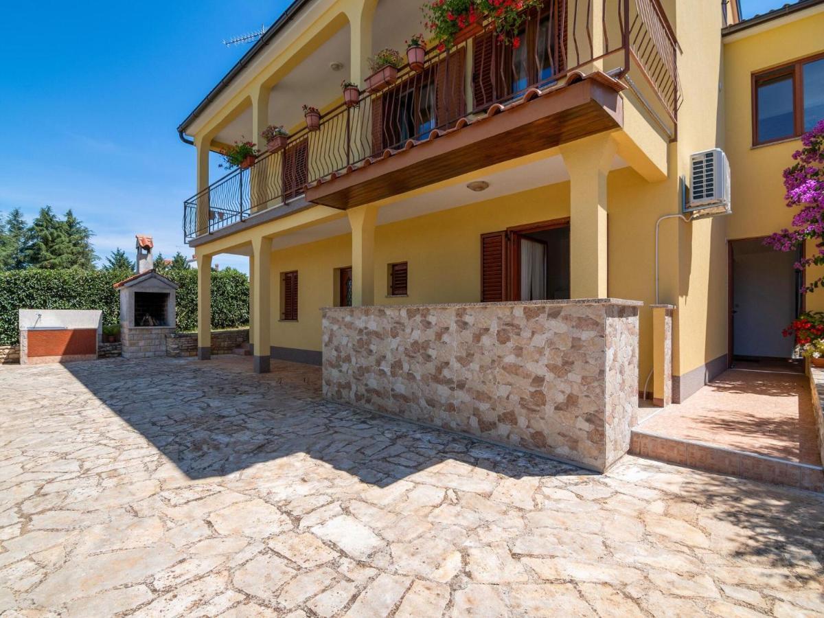 Apartment Secluded In Pore With Garden Porec