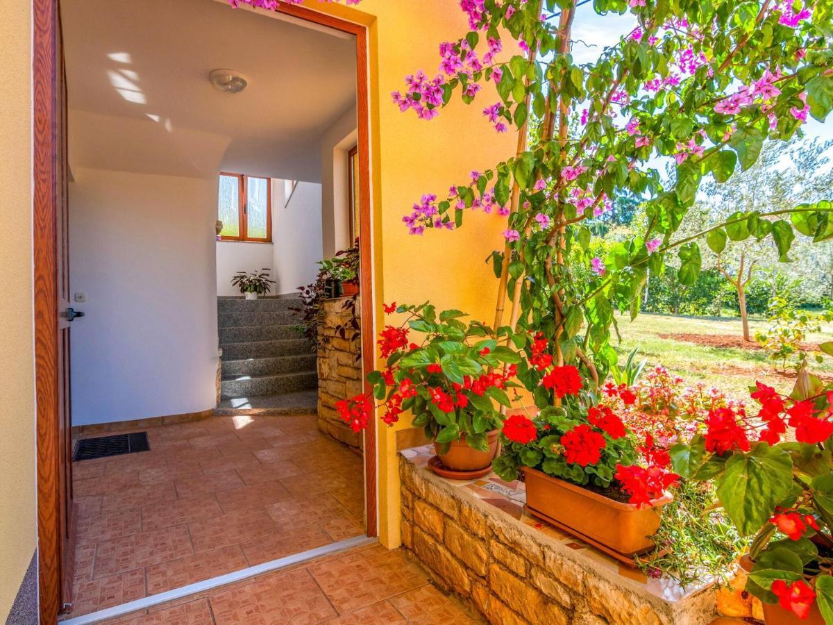 Secluded In Pore With Garden *