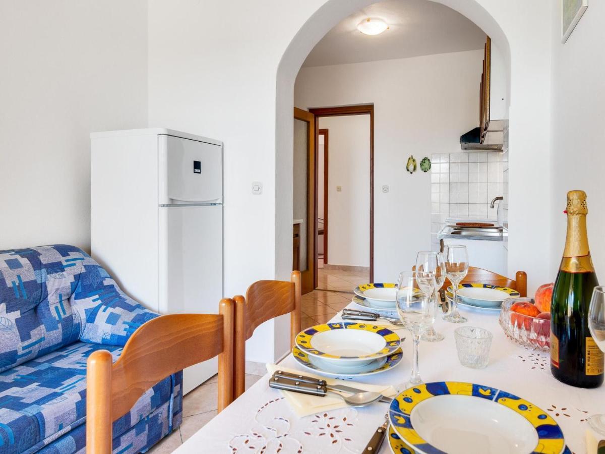 Secluded In Pore With Garden Apartment