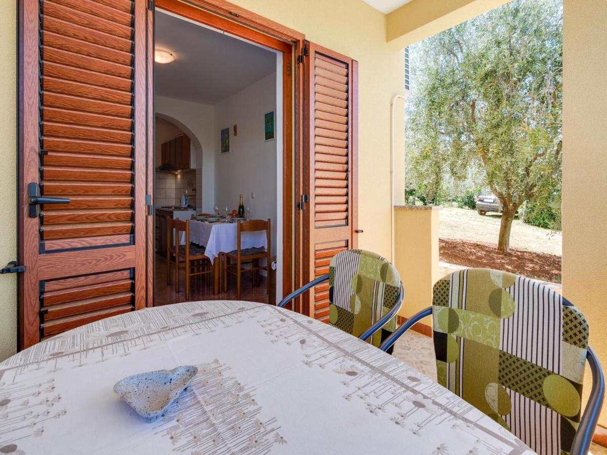 Apartment Secluded In Pore With Garden Porec