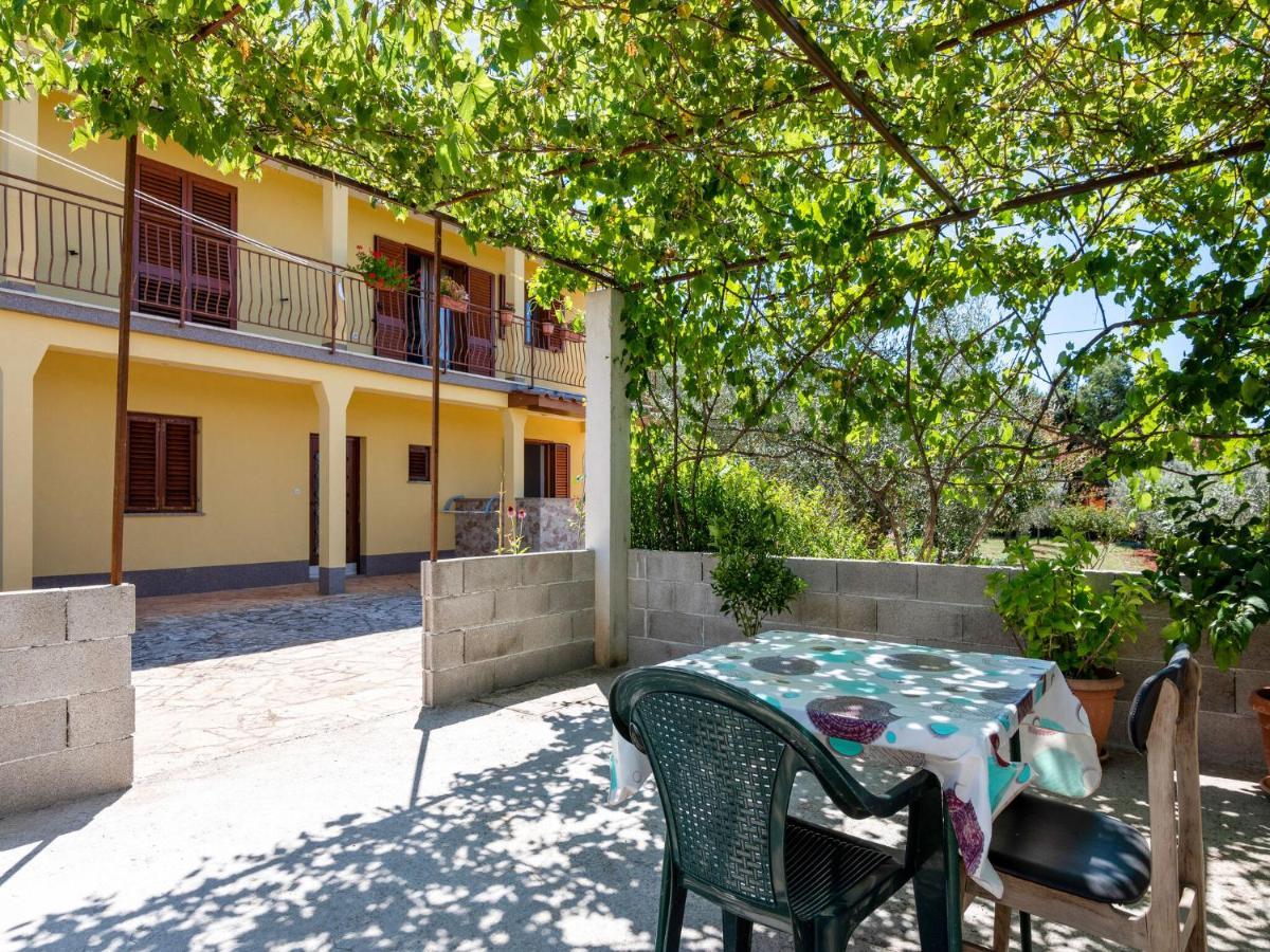 Secluded In Pore With Garden