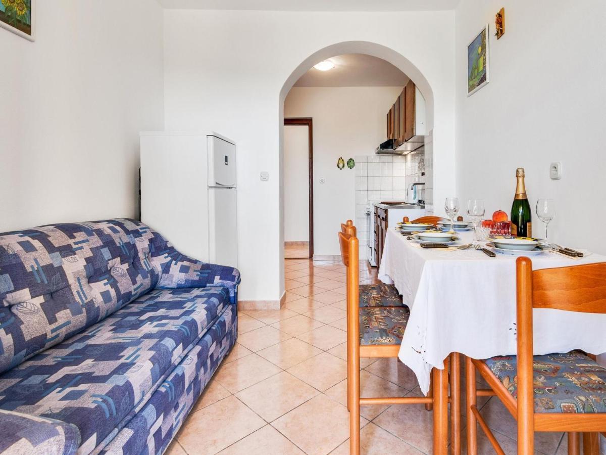 Apartment Secluded In Pore With Garden