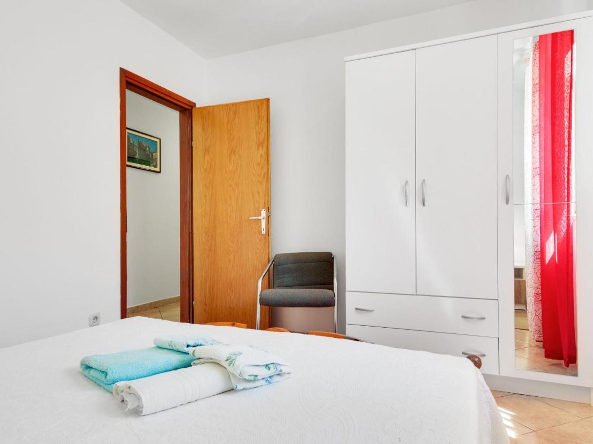 Secluded In Pore With Garden Apartment Porec