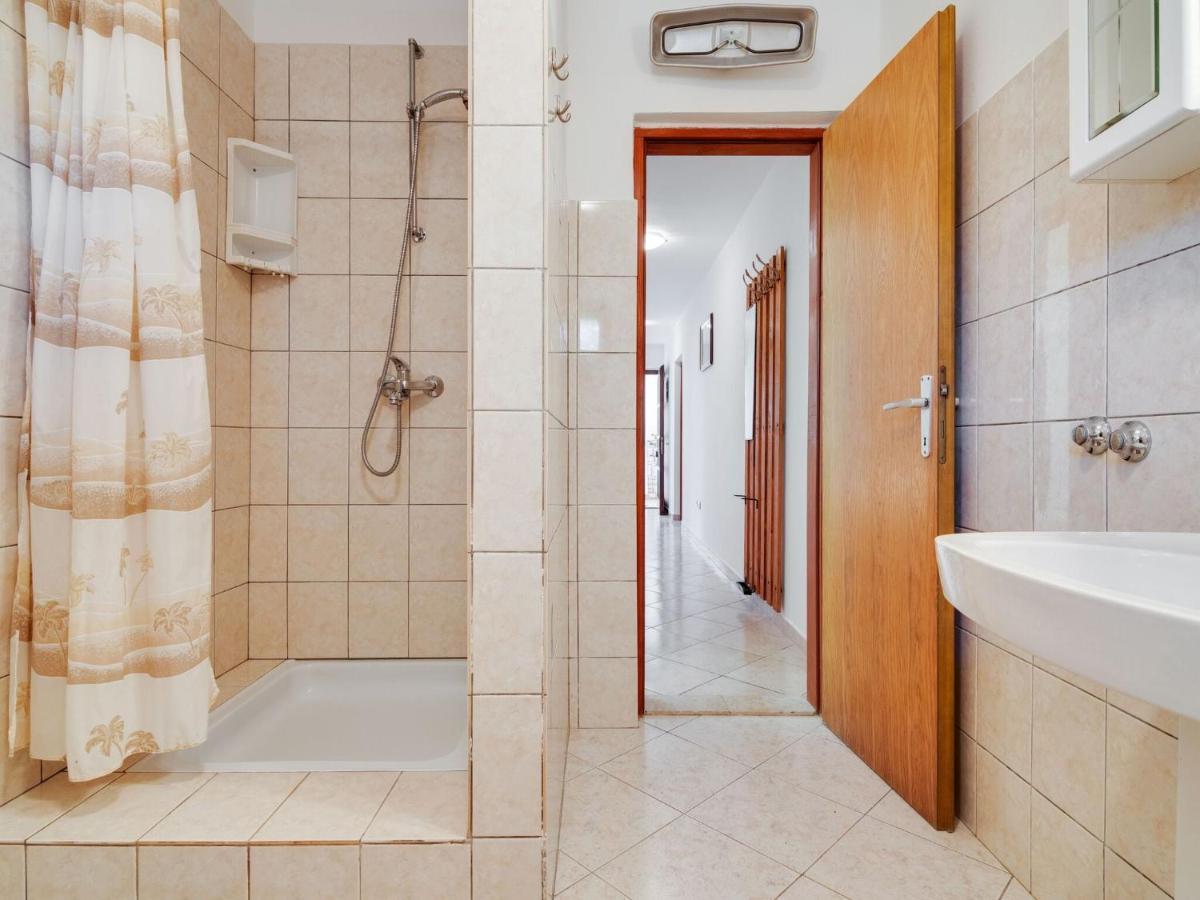Secluded In Pore With Garden Apartment *