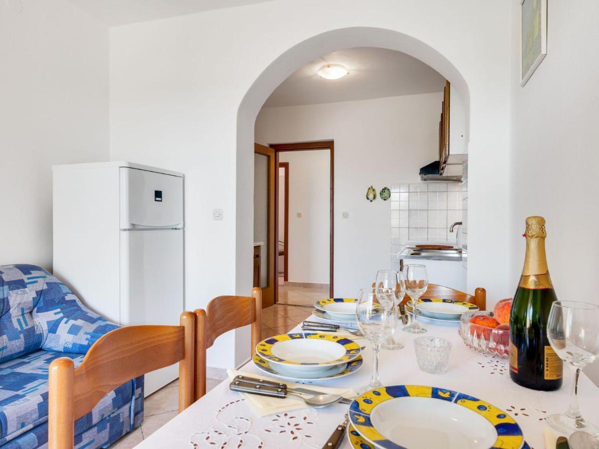 Secluded In Pore With Garden Poreč