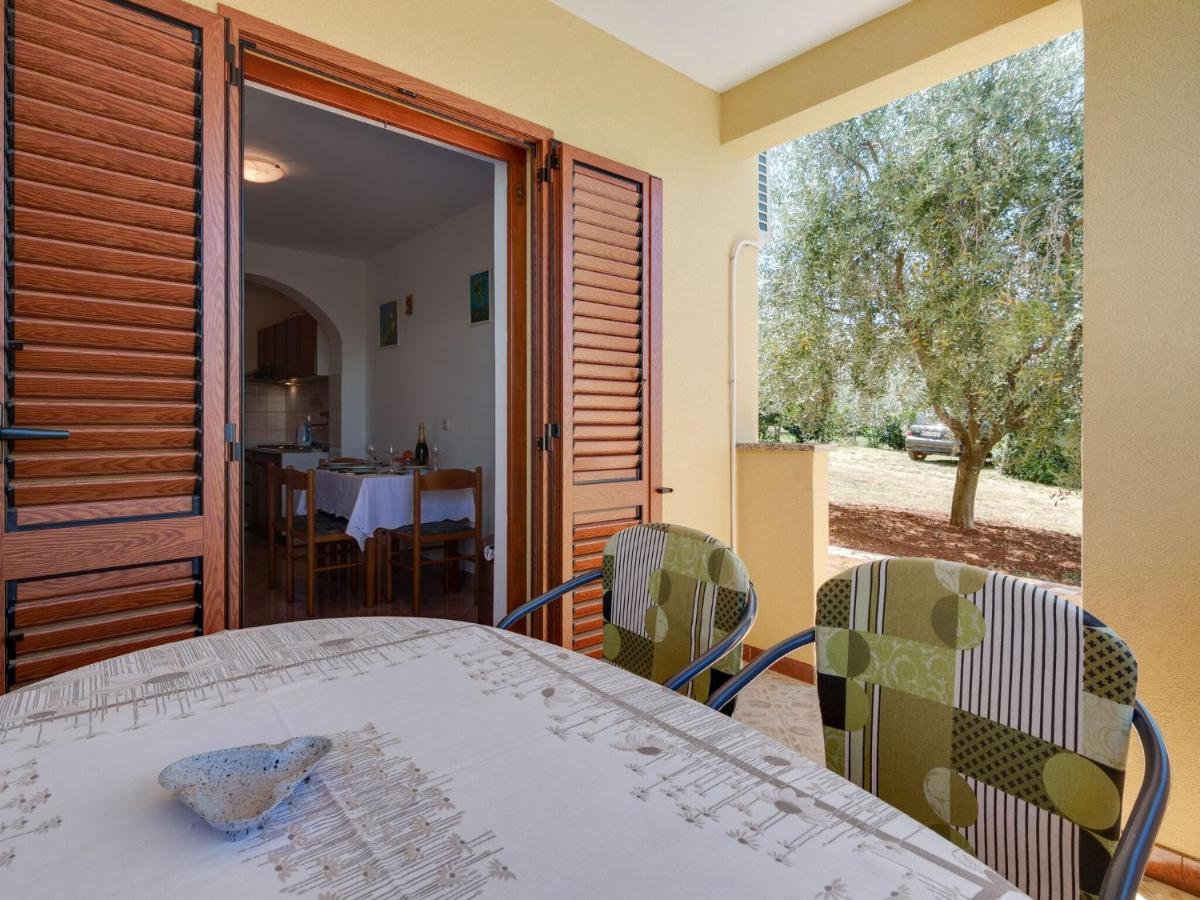 Secluded In Pore With Garden Apartment Porec