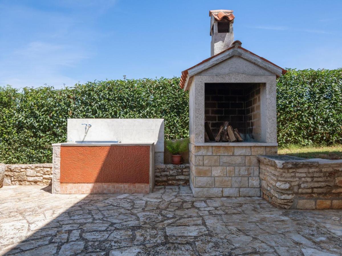 Secluded In Pore With Garden Porec