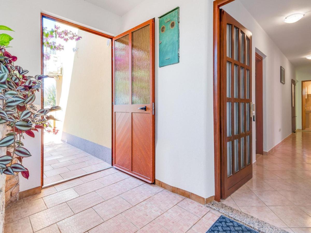 Apartment Secluded In Pore With Garden *