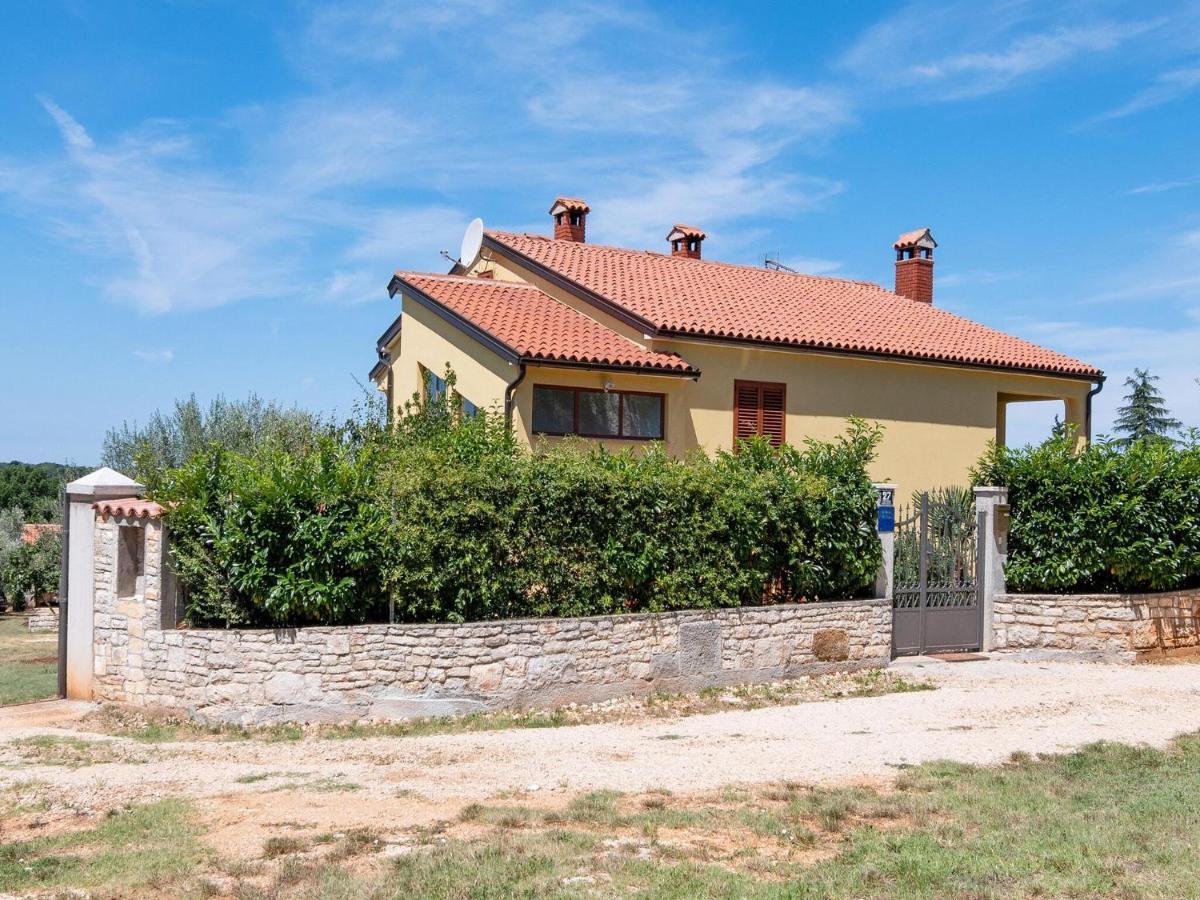 Secluded In Pore With Garden Apartment *