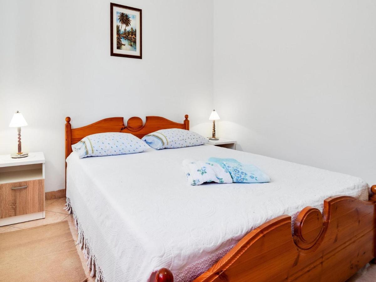 Secluded In Pore With Garden Apartment *