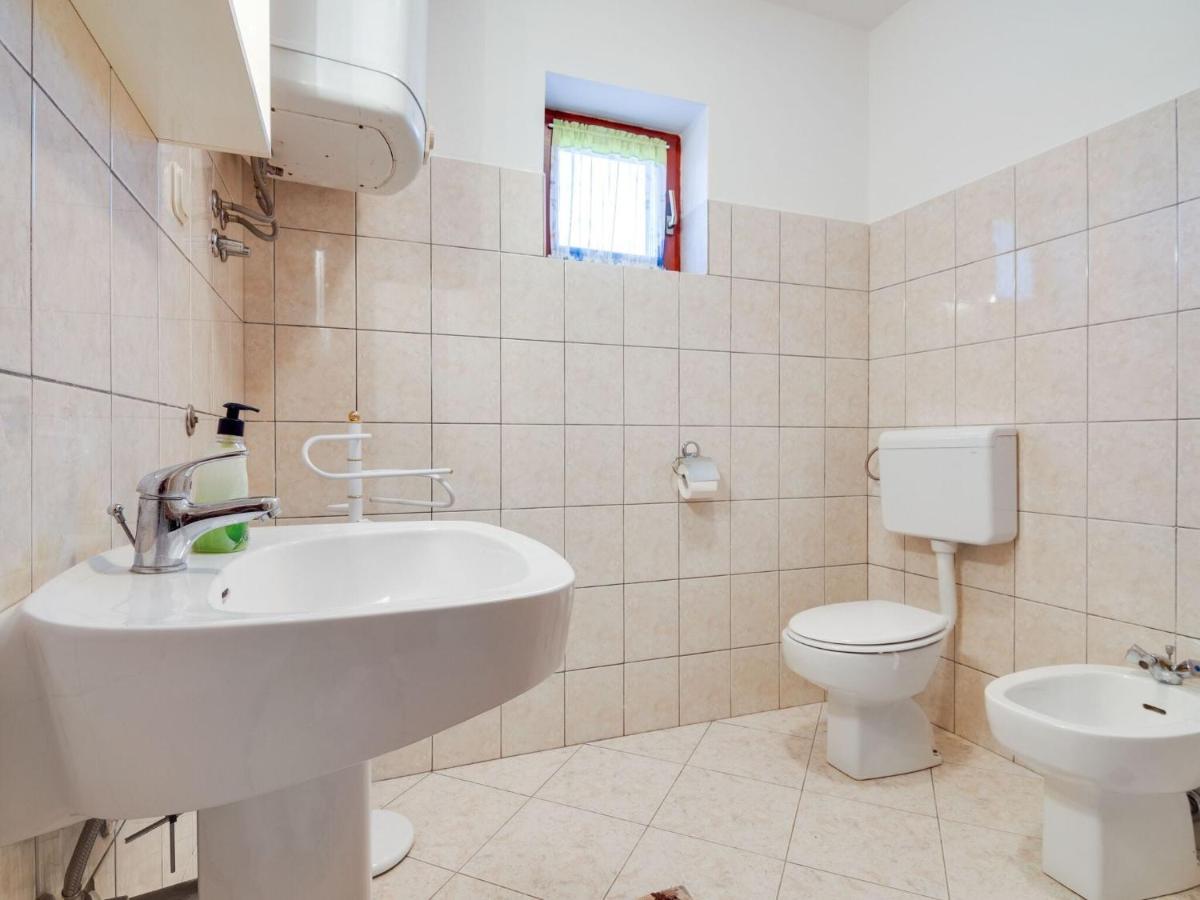 Apartment Secluded In Pore With Garden