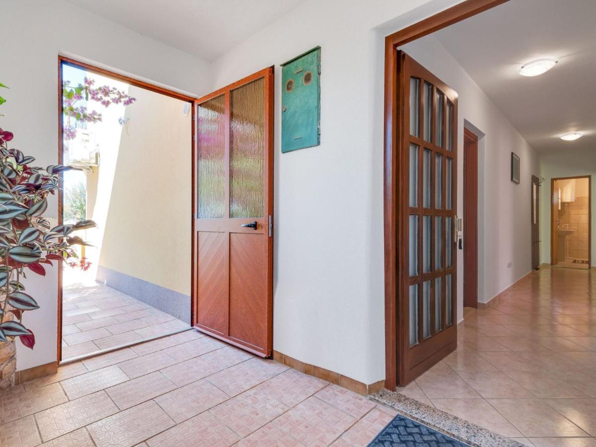 Secluded In Pore With Garden Porec