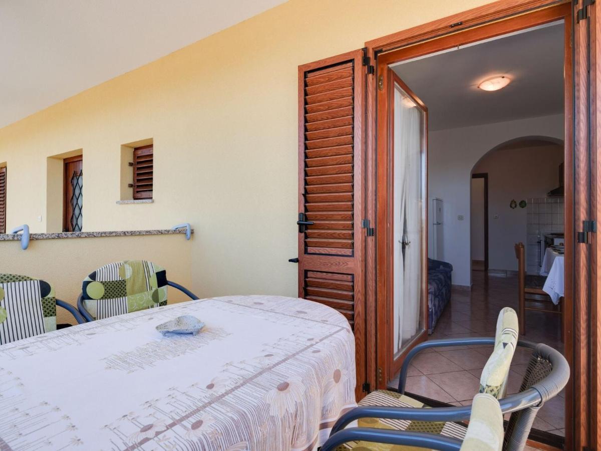 Apartment Secluded In Pore With Garden
