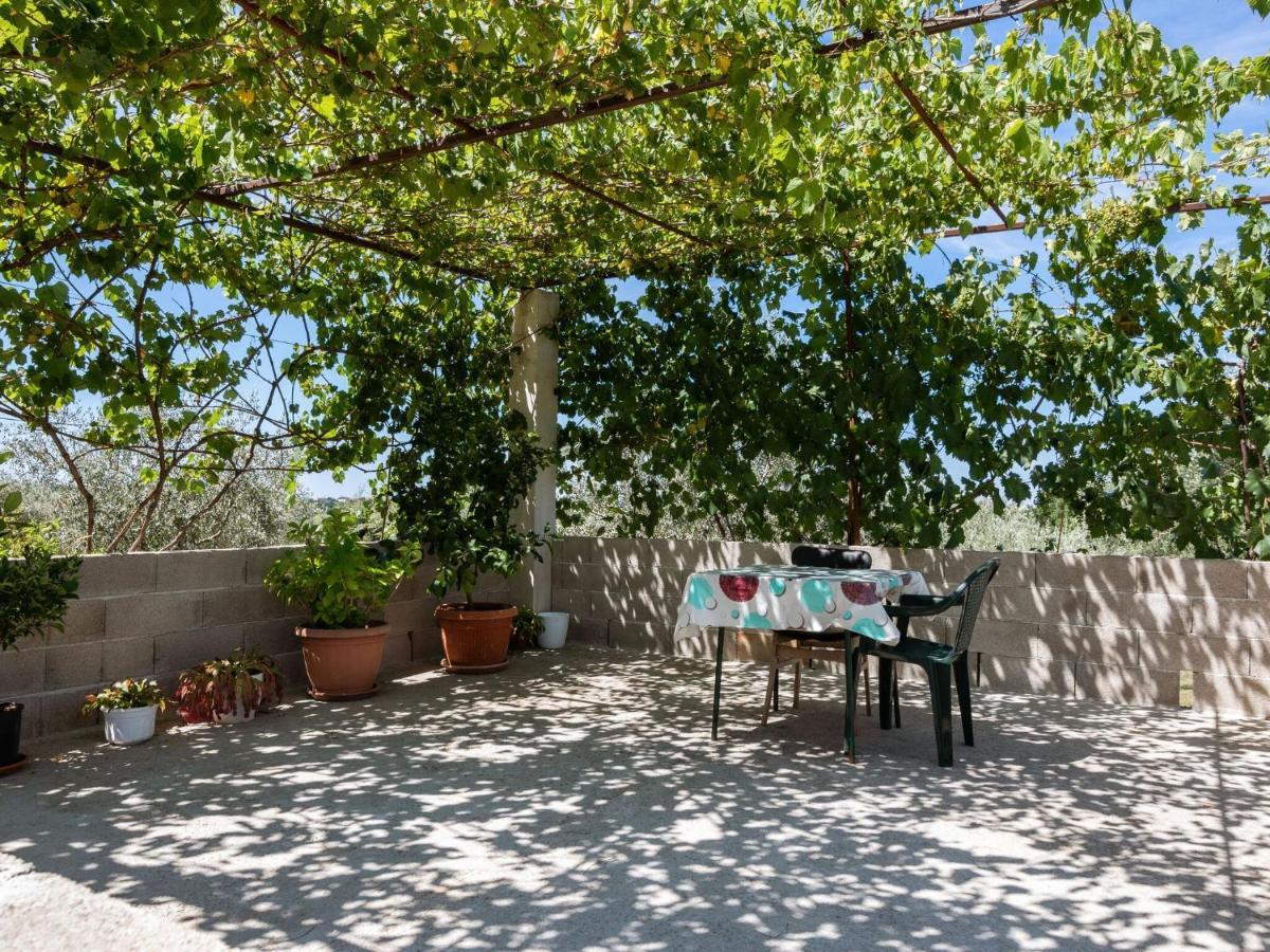 Apartment Secluded In Pore With Garden Porec
